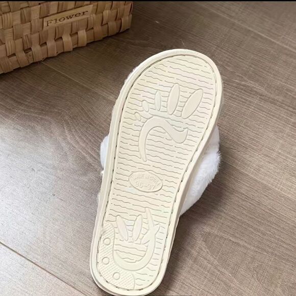 Cross Strap Fluffy Faux Pearl Open Toe Plush Slippers. White. 6.5-7. BRAND NEW. - Picture 4 of 9